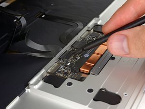 Langkah 9 — Lepaskan Kabel Trackpad
