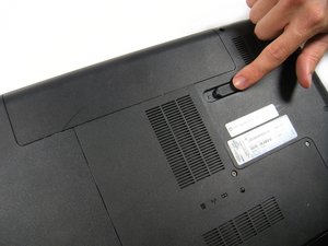 Langkah 2 — Lepaskan Baterai dari Laptop