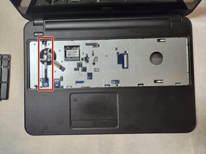 Langkah 9 — Putuskan Kabel Ribbon Kecil