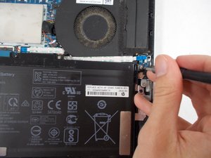 Langkah 3 — Lepaskan Baterai dan Akses Touchpad