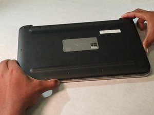 Langkah 2 — Lepaskan Panel Belakang