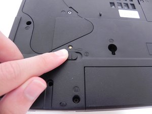 Langkah 1 — Matikan Laptop dan Hapus Daya