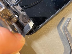 Langkah 7 — Melepaskan Screws dan Pull Tabs