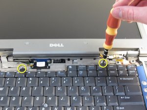 Langkah 4 — Lepaskan Keyboard