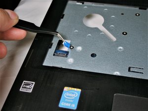 Langkah 9 — Lepaskan Screws Panel Bawah