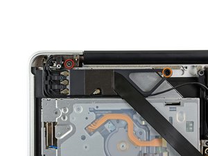 Langkah 4 — Melepaskan Sekrup Optical Drive