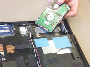 Langkah 2 — Mengeluarkan Hard Drive
