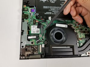 Langkah 3 — Mengeluarkan Kabel dari Loop Kipas
