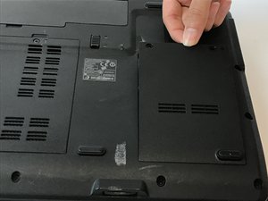 Langkah 2 — Buka Panel Hard Drive