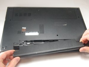 Langkah 1 — Matikan Laptop dan Lepaskan Baterai