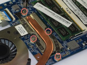 Langkah 7 — Lepas Sekrup Penutup CPU