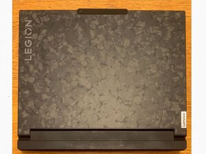 Langkah 1 — Menghilangkan Screws di Bagian Bawah Laptop