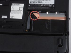 Langkah 3 — Lepaskan Optical Drive