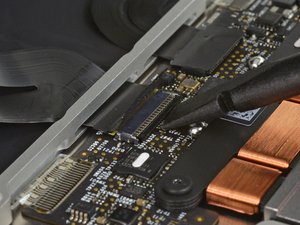 Langkah 9 — Lepaskan Penghubung Trackpad