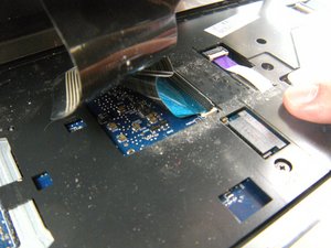 Langkah 4 — Lepaskan Keyboard