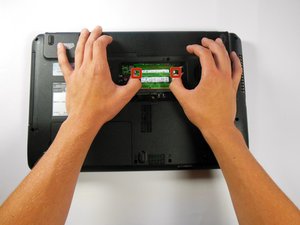 Langkah 2 — Lepaskan Tab Logam