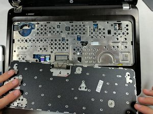Langkah 4 — Angkat Keyboard dan Ganti dengan yang Baru