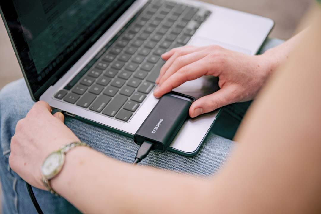 Ganti Kabel Hard Drive MacBook Pro 13"