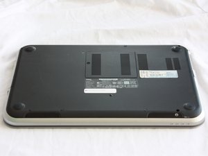 Langkah 1 — Matikan dan Balik Laptop