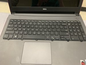 Langkah 3 — Mengangkat Keyboard