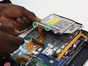 Langkah 4 — Mengganti Optical Drive
