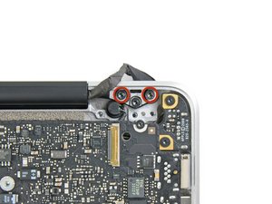 Langkah 8 — Menghilangkan Screws Bracket Layar
