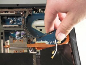 Langkah 4 — Lepaskan Kabel Monitor