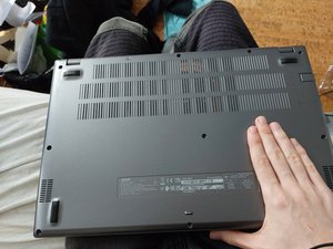 Langkah 1 — Membuka Tutup Laptop