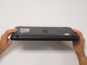 Langkah 1 — Matikan Laptop dan Siapkan Alat