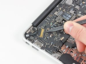 Langkah 5 — Lepaskan Kabel Data Layar