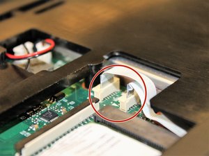Langkah 5 — Lepaskan Kabel Internal