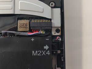 Langkah 5 — Lepaskan Kabel Baterai
