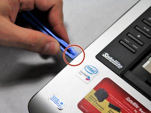 Langkah 6 — Buka Casing Laptop