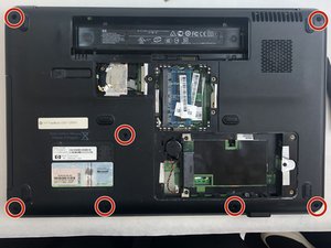Langkah 9 — Lepaskan Sekrup Bawah Laptop