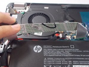 Langkah 5 — Lepaskan Kabel Baterai