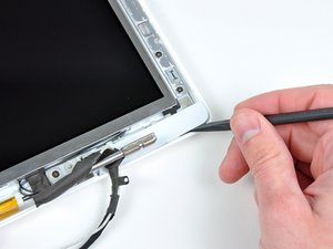 Langkah 3 — Mengeluarkan Inverter dan Kabel Backlight