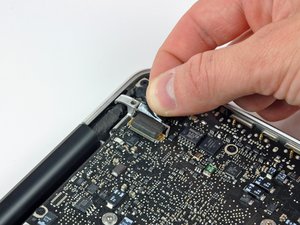 Langkah 5 — Lepaskan Kabel Data Layar