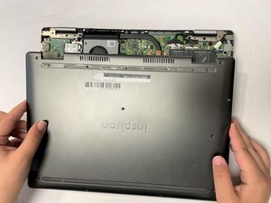 Langkah 3 — Buka Tutup Belakang Laptop