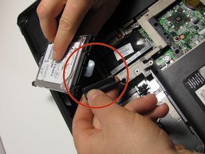 Langkah 3 — Lepaskan Sekrup dan Cabut Kabel