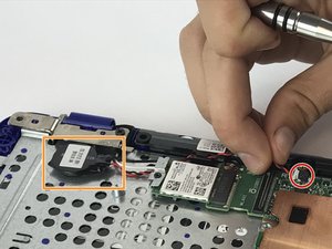 Langkah 6 — Lepaskan Speaker dan Kabel Layar