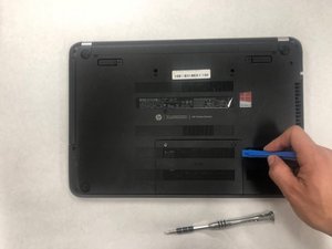 Langkah 2 — Mengangkat Penutup Casing