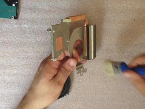 Langkah 9 — Bersihkan Thermal Paste Lama