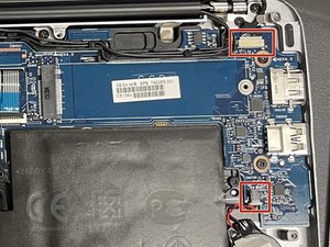 Langkah 4 — Mengangkat Konektor Kabel