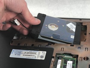 Langkah 3 — Lepaskan Optical Drive