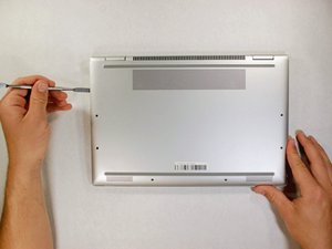 Langkah 2 — Lepaskan SSD dari Slot