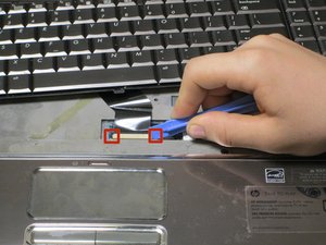 Langkah 6 — Lepaskan Kabel Ribbon Keyboard
