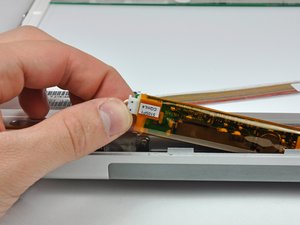 Langkah 9 — Mengangkat Inverter dan Kabel Layar