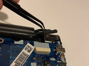 Langkah 11 — Lepaskan Plug dari Motherboard