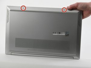 Langkah 1 — Matikan Laptop dan Buka Panel Belakang