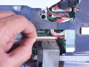Langkah 4 — Menghubungkan dan Melepas Kabel Ribbon